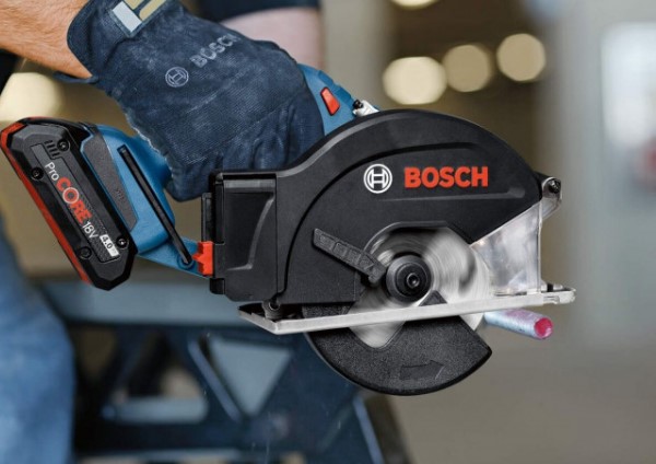 Пила дискова Bosch GKM 18V-50 2xGBA 18V 5.0Ah (06016B8002)