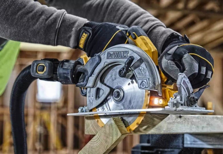 Пила дискова акумуляторна DeWALT DCS570N+DCB184