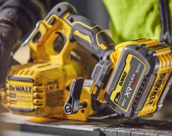 Пила дискова акумуляторна DeWALT DCS573T1