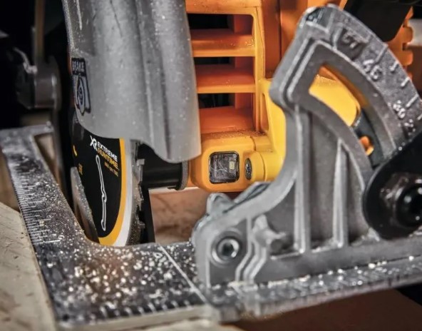 Пила дискова акумуляторна DeWALT DCS573T1