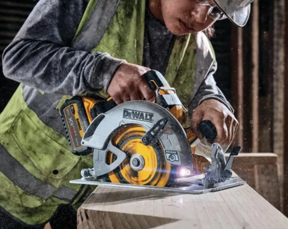 Пила дискова акумуляторна DeWALT DCS573T1