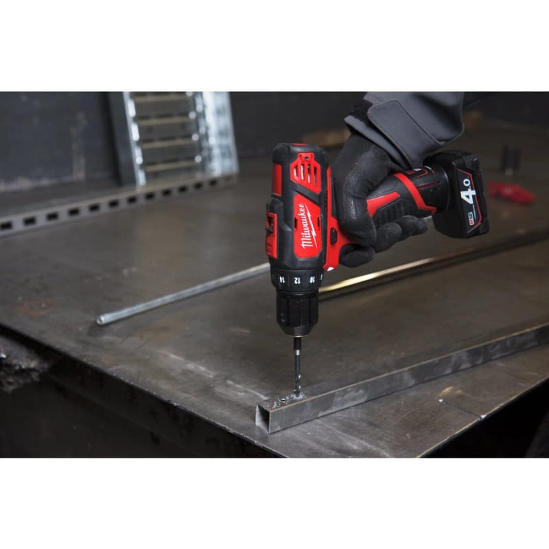 - Milwaukee M12 BDD-202C (4933441915)