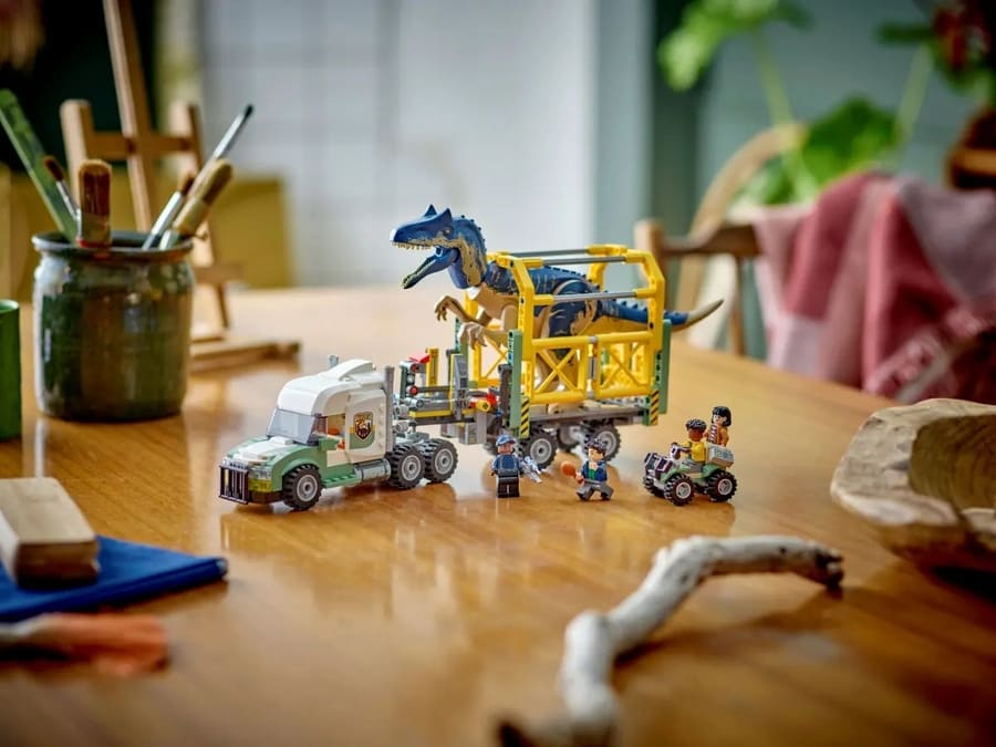 Конструктор Lego Jurassic World Місії динозаврів: Вантажівка для перевезення алозавра 588 деталей (76966)