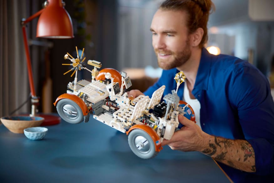 Конструктор Lego Technic Місячний автомобіль NASA Apollo 1913 деталей (42182)