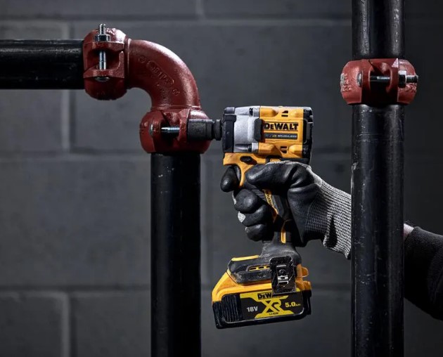 Гайковерт ударний акумуляторний DeWALT DCF921P2T