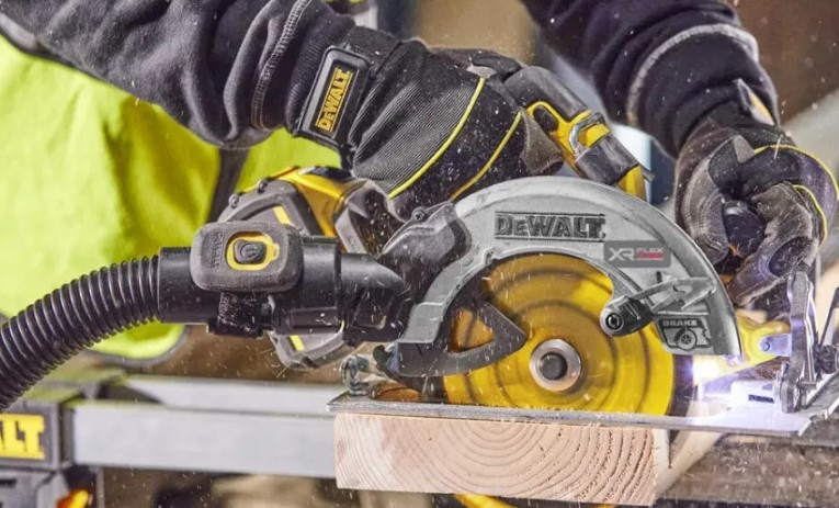 Пила дискова акумуляторна DeWALT DCS573T1