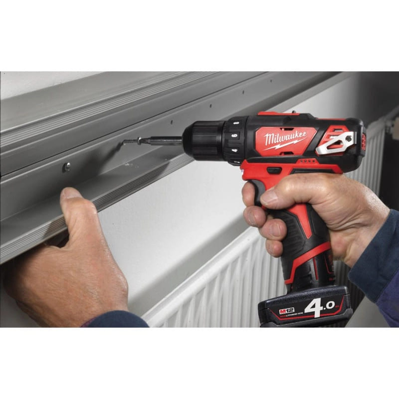 - Milwaukee M12 BDD-202C (4933441915)