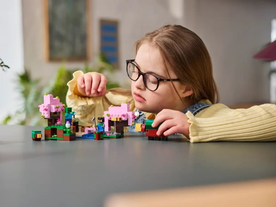 Конструктор Lego Minecraft Квітучий вишневий сад 304 деталі (21260)