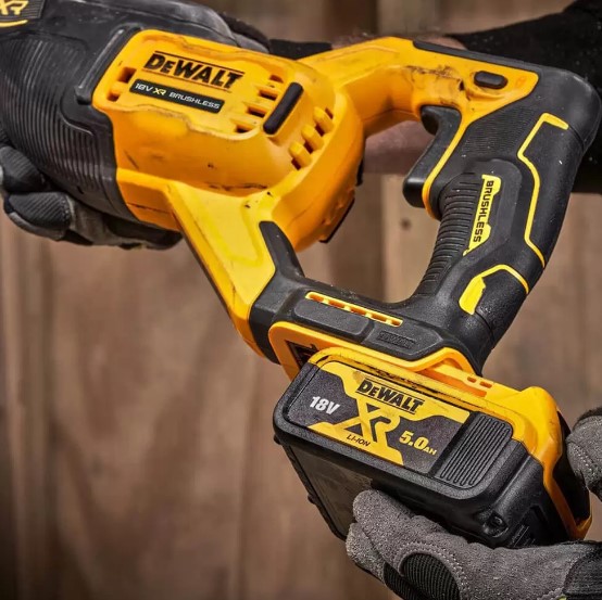    DeWALT DCS382N+DCB187