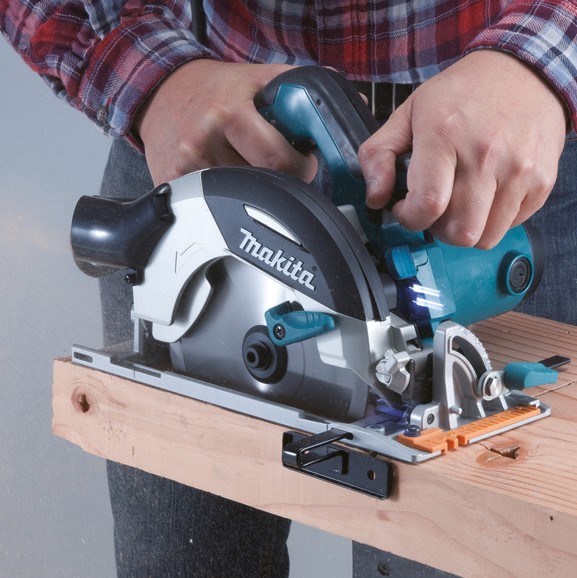   MAKITA (HS7101)