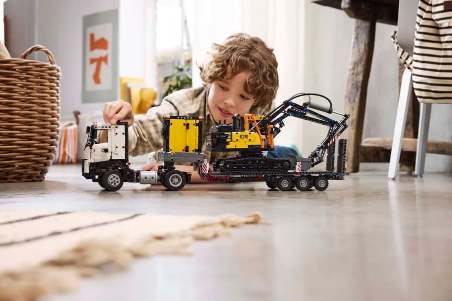 Конструктор Lego Technic Вантажівка Volvo FMX і Електричний екскаватор EC230 2274 деталі (42175)