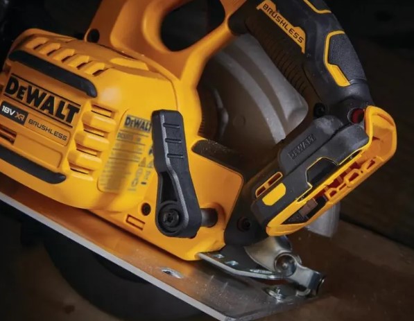 Пила дискова акумуляторна DeWALT DCS573T1