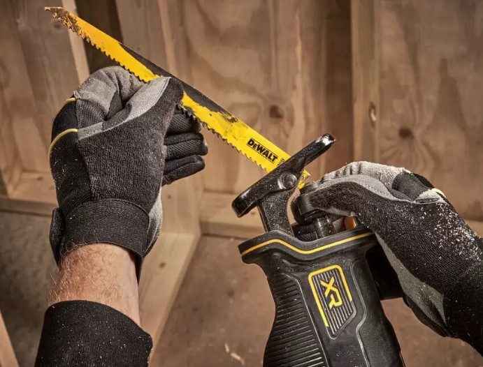    DeWALT DCS382N+DCB187