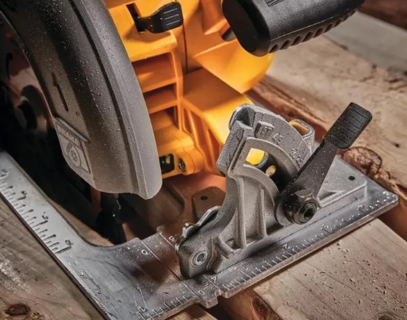 Пила дискова акумуляторна DeWALT DCS573T1