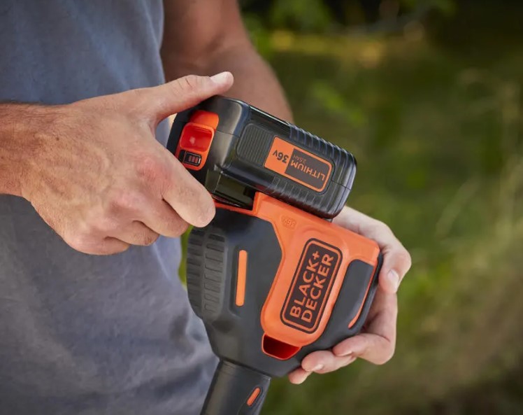 Тример акумуляторний безщітковий Black+Decker BCSTE636L1