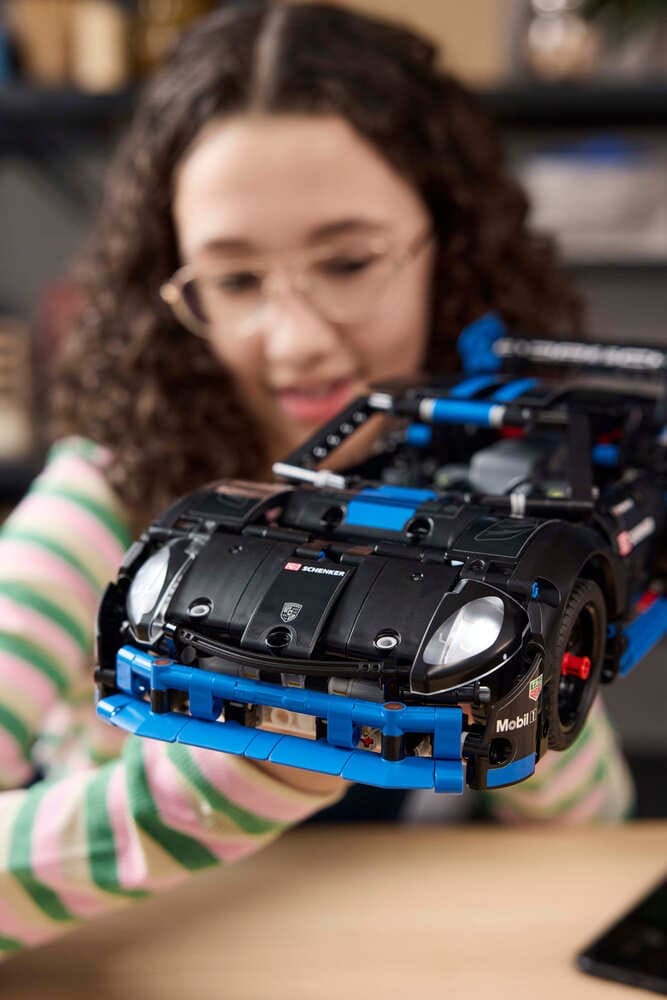 Конструктор Lego Technic Автомобіль для перегонів Porsche GT4 e-Performance 834 деталі (42176)