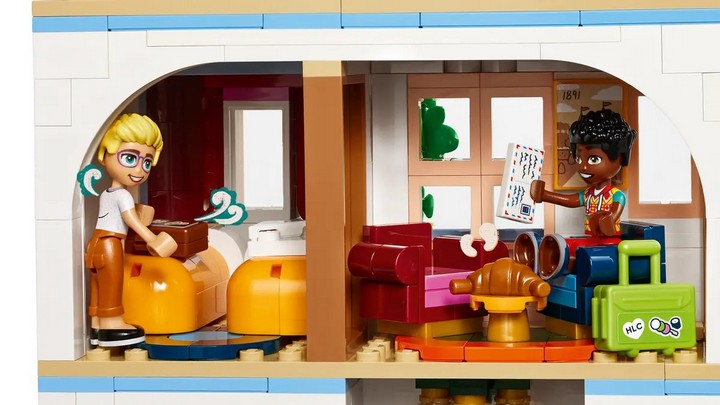 Конструктор Lego Friends Замковая гостиница Ночлег и завтрак 1311 деталей (42638)