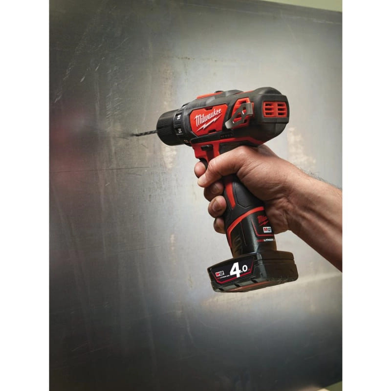 - Milwaukee M12 BDD-202C (4933441915)