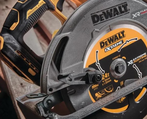 Пила дискова акумуляторна DeWALT DCS573T1