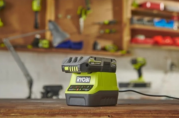 Зарядний пристрій Ryobi ONE+ RC18120 18В 2А (5133002891UNP)