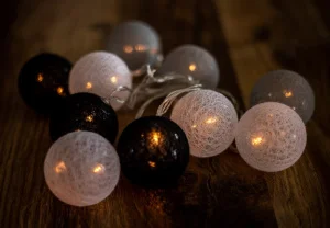 Фото гирлянда bpny хлопковые шарики черно-белые 10led, 2м, 2хаа теплый белый (115945)