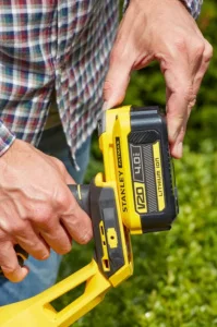 Кущоріз акумуляторний Stanley FatMax SFMCPH845M1