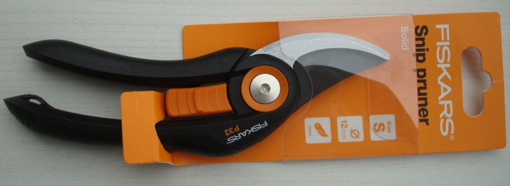 Секатор Fiskars Solid плоскостной 197 мм (111180)