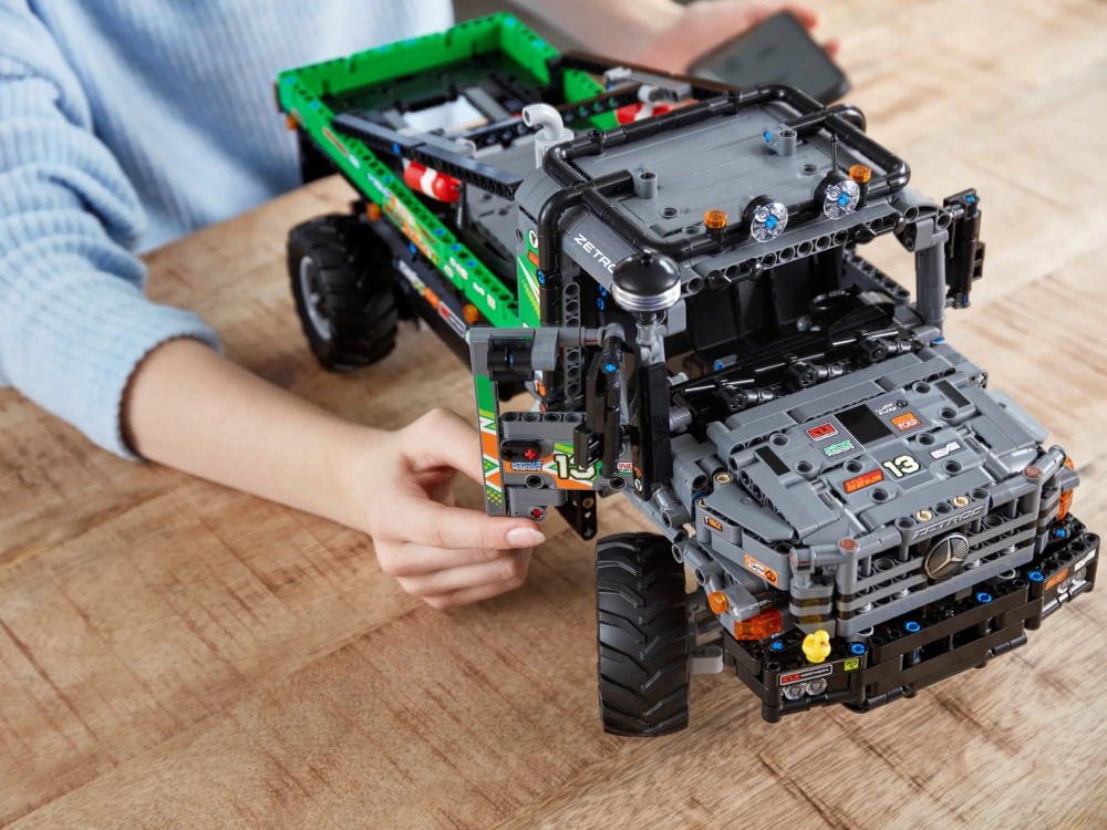  Lego Technic     Mercedes-Benz Zetros 2110  (42129)