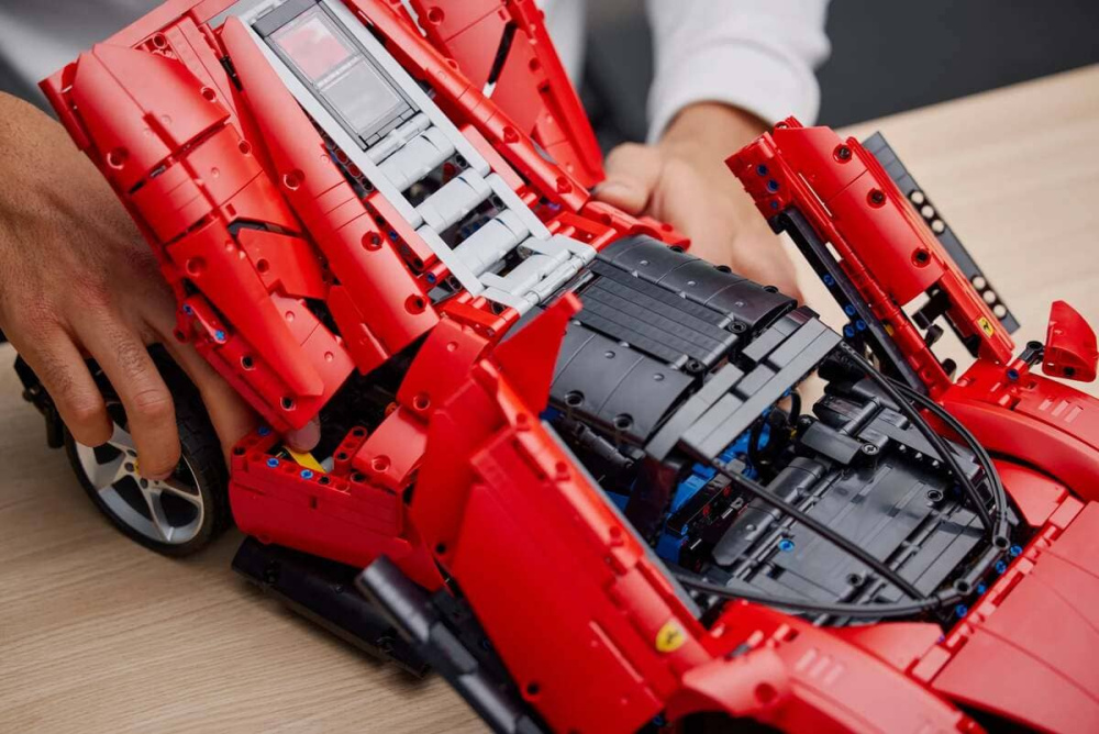 Конструктор Lego Technic Ferrari Daytona SP3 3778 предмети (42143)