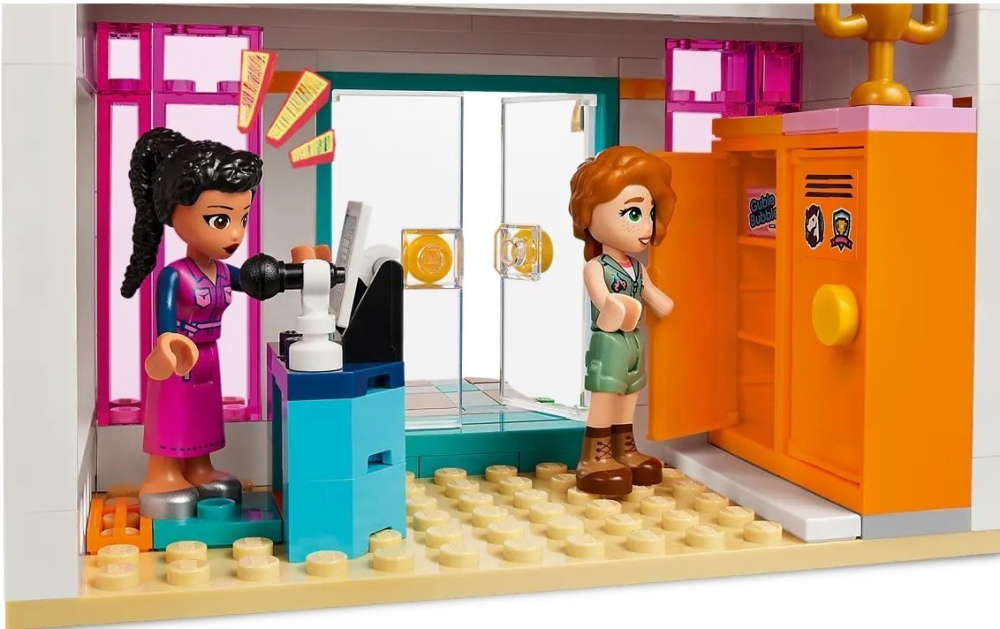 Конструктор Lego Friends Хартлейк-Сити: Международная школа 985 деталей (41731)