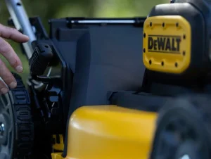 Газонокосилка аккумуляторная DeWALT DCMWSP156W2