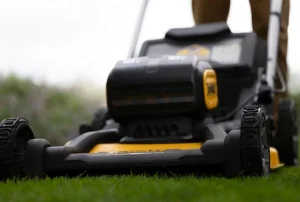 Газонокосилка аккумуляторная DeWALT DCMWSP156W2