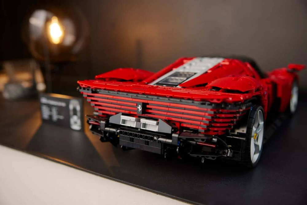 Конструктор Lego Technic Ferrari Daytona SP3 3778 предмети (42143)