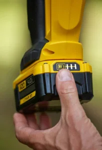 Кущоріз акумуляторний Stanley FatMax SFMCHT855M1