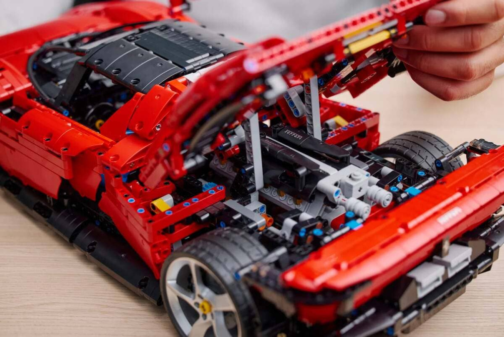 Конструктор Lego Technic Ferrari Daytona SP3 3778 предмети (42143)