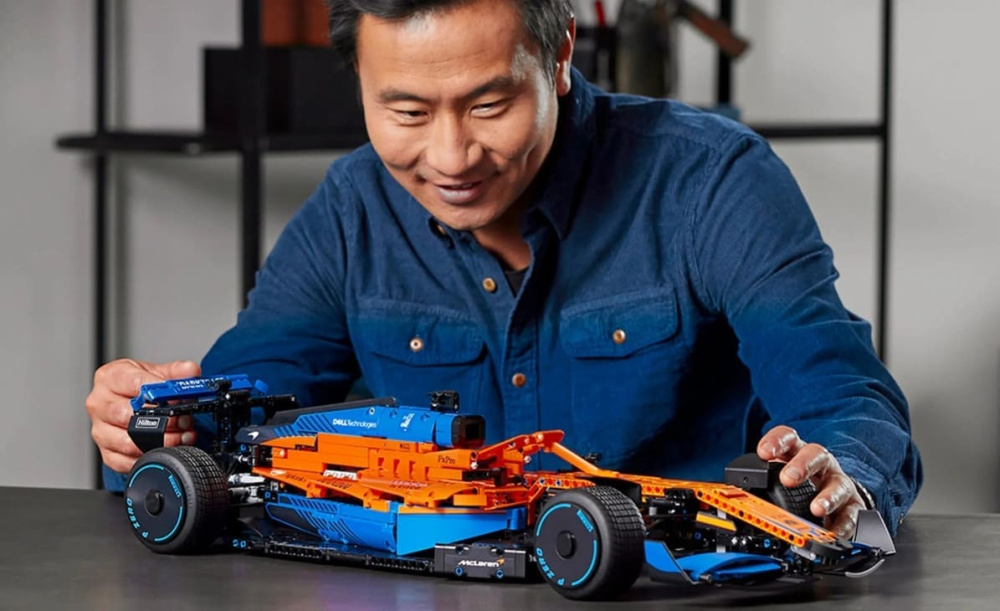 Конструктор Lego Technic Гоночний автомобіль McLaren Formula 1 1434 деталі (42141)